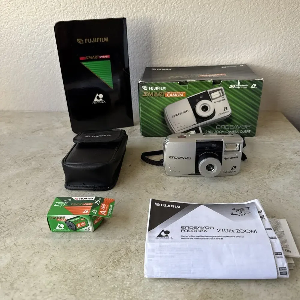 FujiFilm Endeavor 210 ix Zoom Camera Outfit Camera With Accessaries Advanced